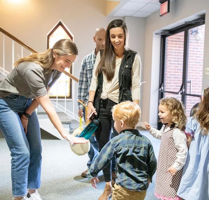 Apply Now! Minister to Families || Huntersville Presbyterian Church: Huntersville, NC
